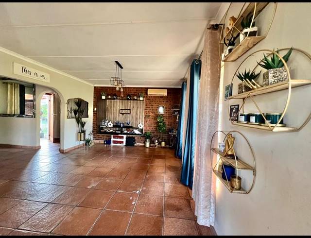 3 BEDROOM PROPERTY TO RENT IN BISLEY